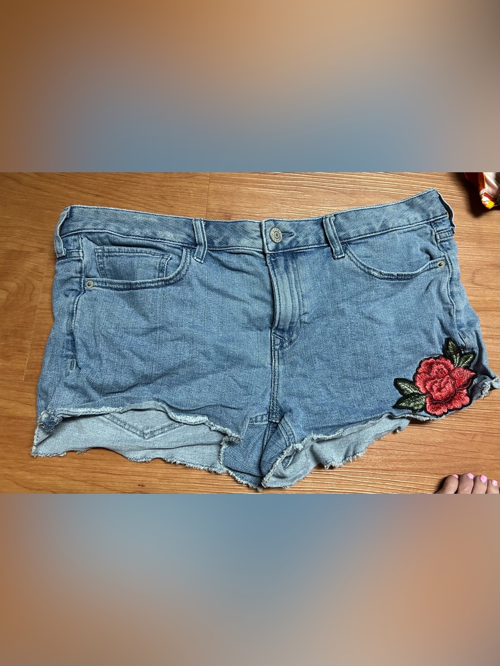 Express Denim Cut Off Shorts w/ Embroidered Rose Size 14